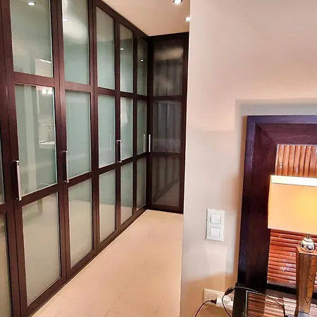 Magnificent One Bedroom In Center דירה מארבלה
