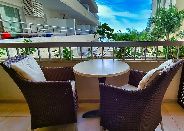 Magnificent One Bedroom In Center *