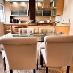 Апартаменты Magnificent One Bedroom In Center *