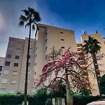 Magnificent One Bedroom In Center Апартаменты *