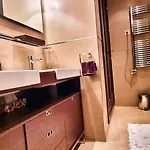 Апартаменты Magnificent One Bedroom In Center *
