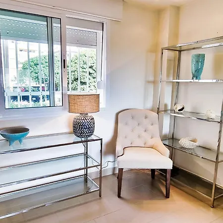Magnificent One Bedroom In Center شقة *