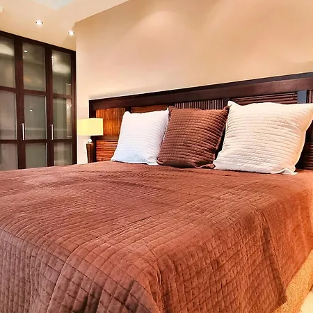 Апартаменты Magnificent One Bedroom In Center *