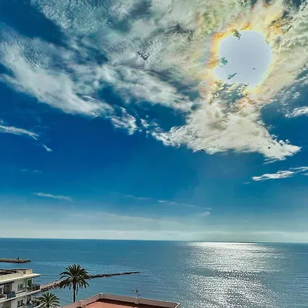 Апартаменты Magnificent One Bedroom In Center Марбелья