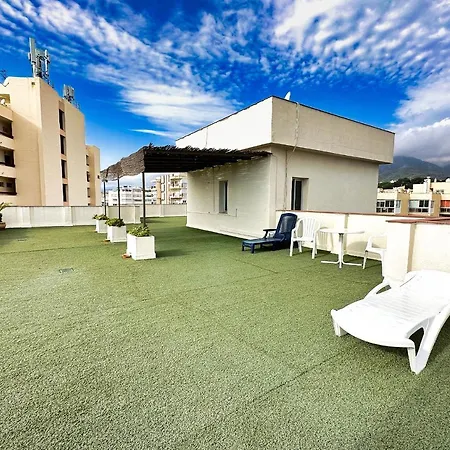 Magnificent One Bedroom In Center Apartment *