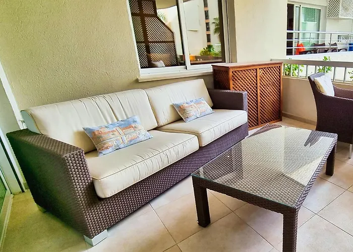 Magnificent One Bedroom In Center *