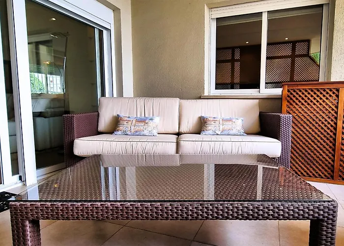 Magnificent One Bedroom In Center شقة *