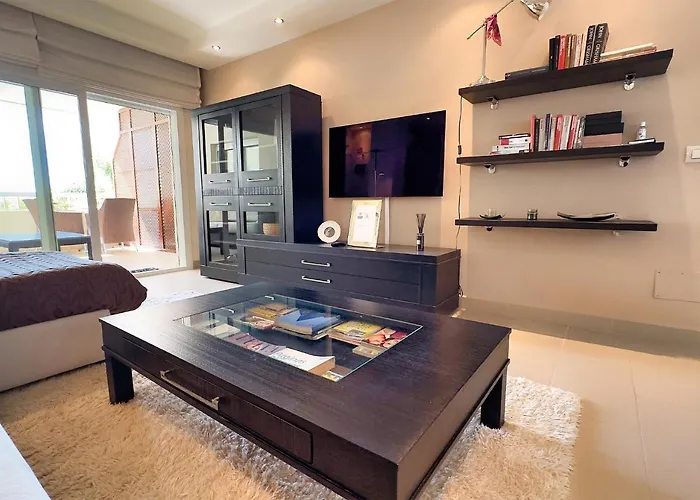شقة Magnificent One Bedroom In Center *